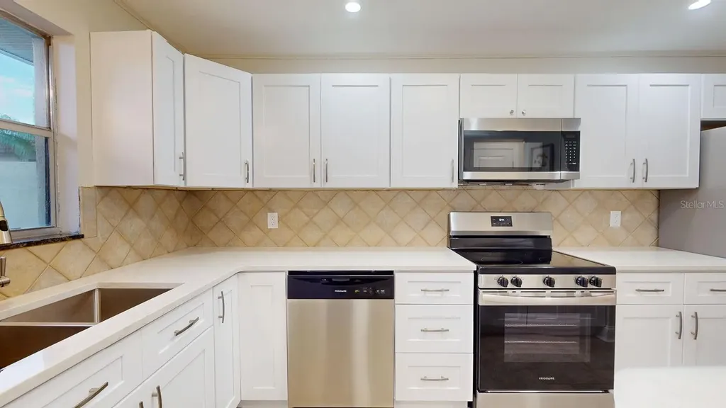 636 Boca Ciega Point Boulevard S St Petersburg FL 33708