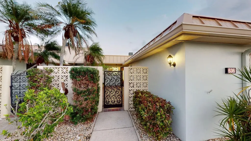 636 Boca Ciega Point Boulevard S St Petersburg FL 33708