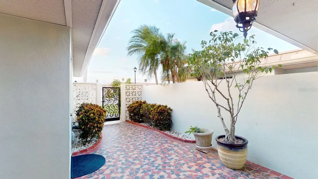 636 Boca Ciega Point Boulevard S St Petersburg FL 33708