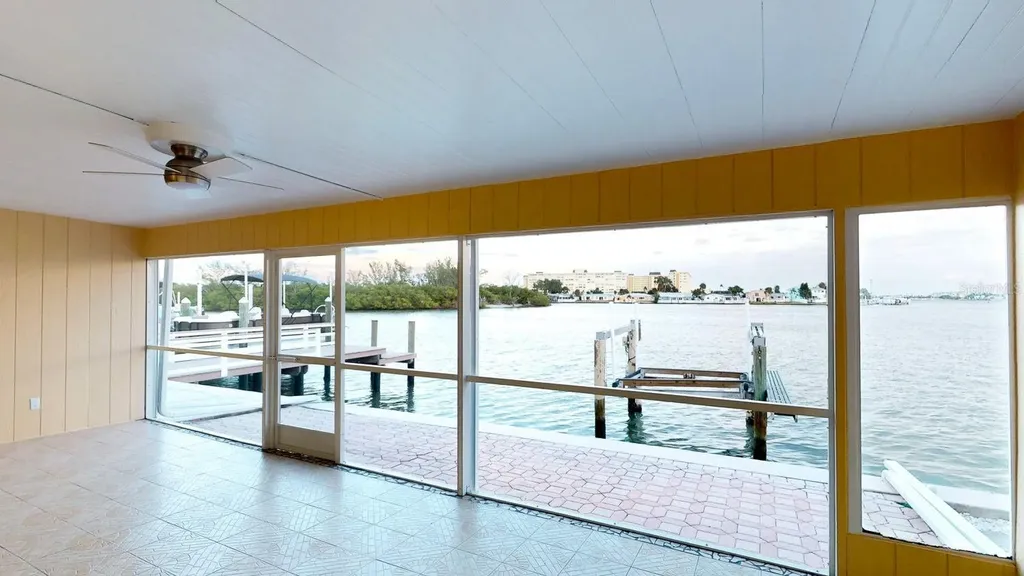 636 Boca Ciega Point Boulevard S St Petersburg FL 33708