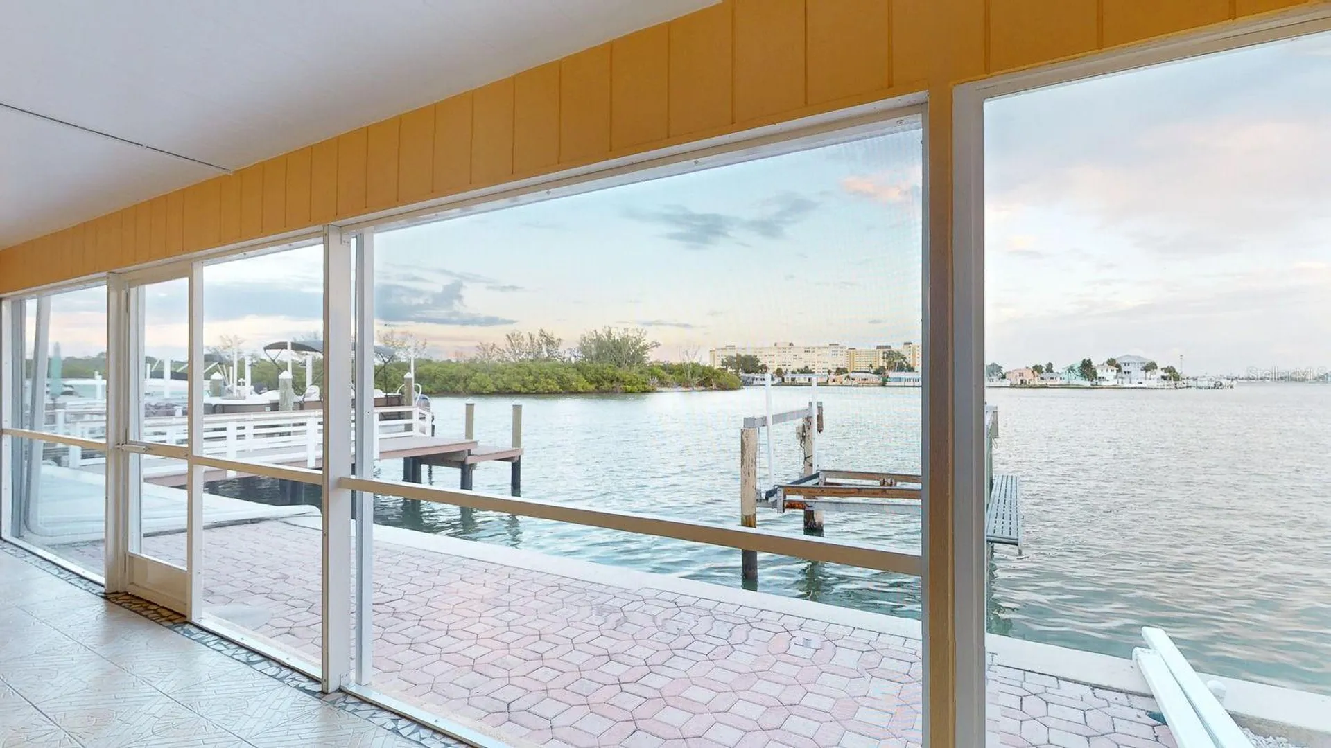 636 Boca Ciega Point Boulevard S St Petersburg FL 33708