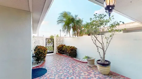 636 Boca Ciega Point Boulevard S St Petersburg FL 33708