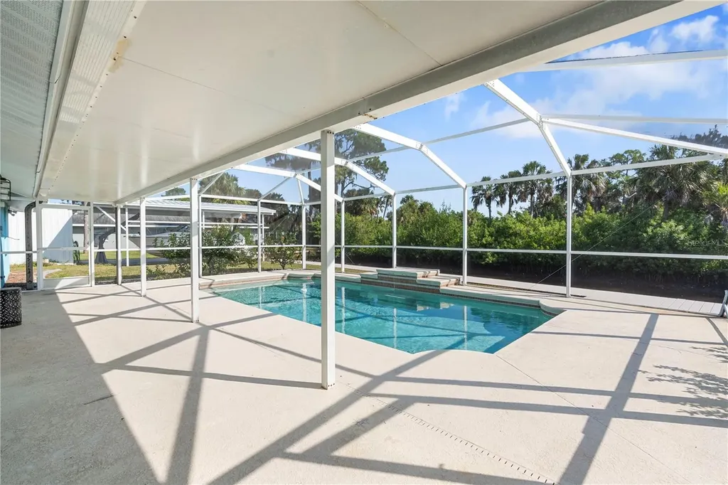 105 E North Branch Road Ruskin FL 33570