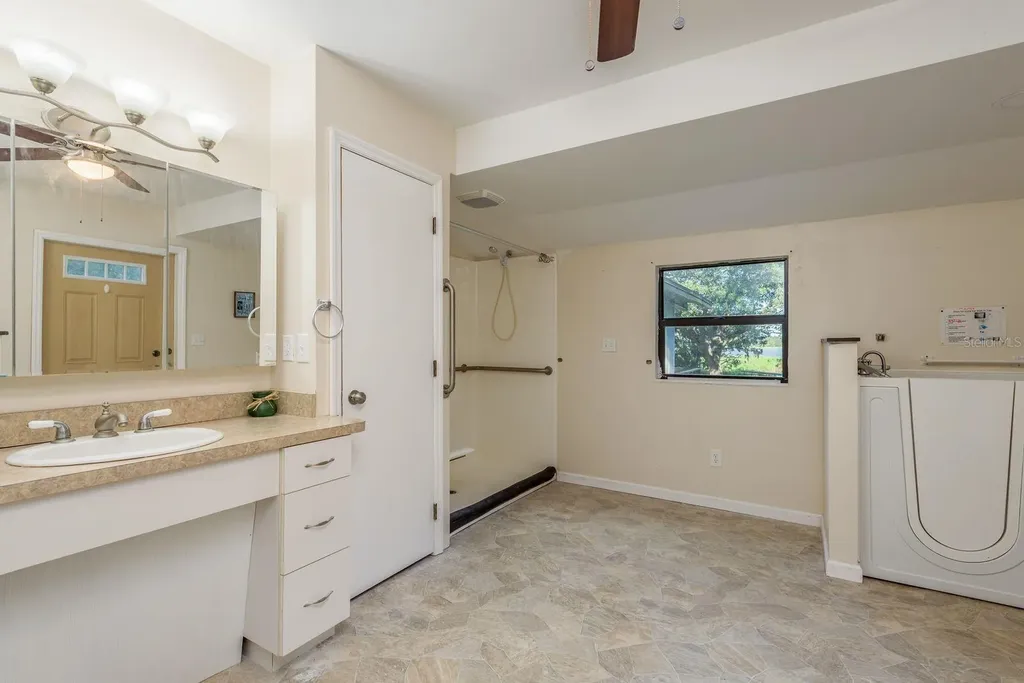 1416 Grove Avenue Leesburg FL 34748