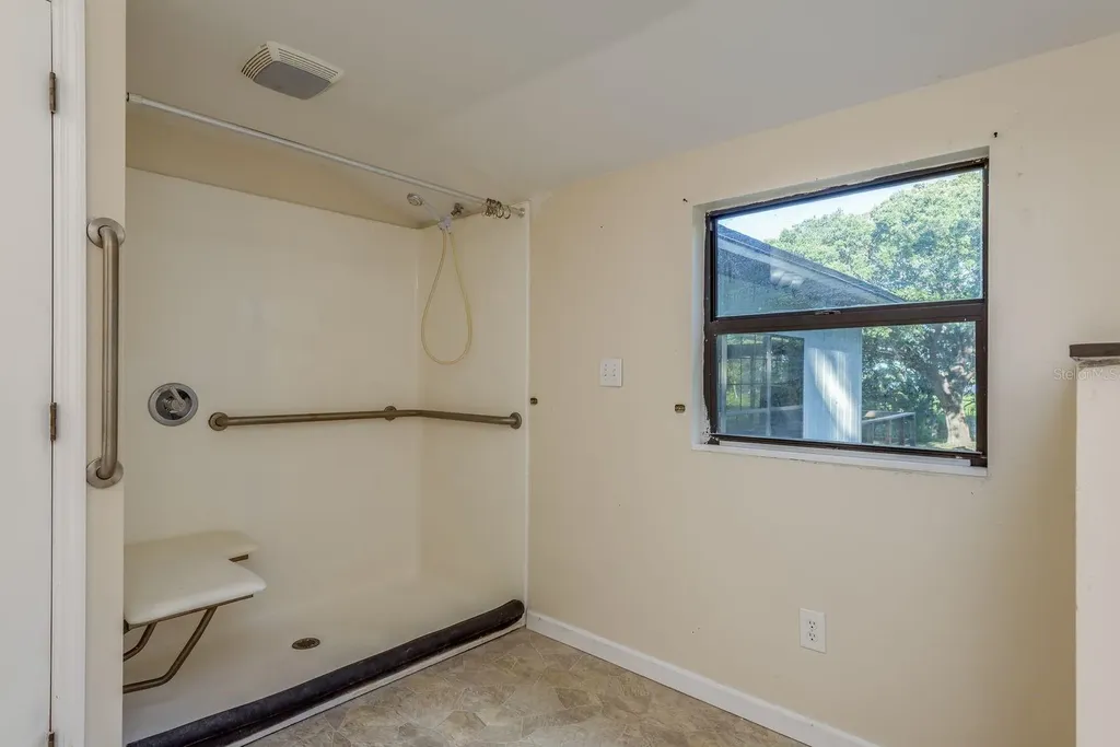 1416 Grove Avenue Leesburg FL 34748