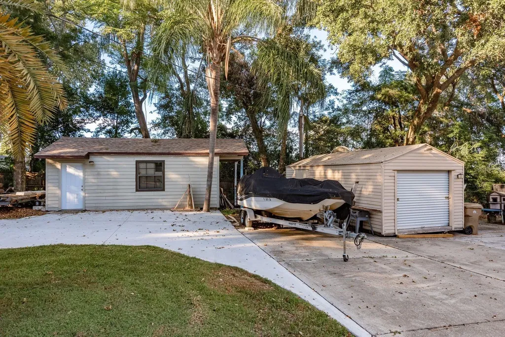 1416 Grove Avenue Leesburg FL 34748