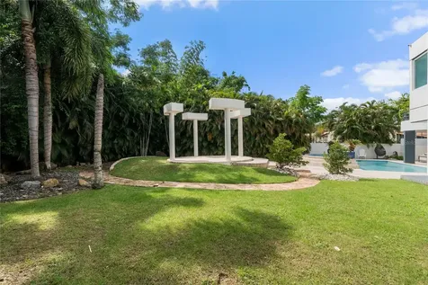 Calle Acropolis Urb. Monte Olimpo Guaynabo PR 00969