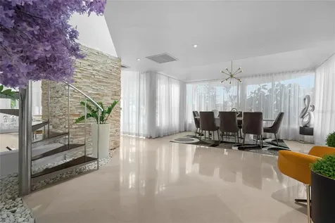 Calle Acropolis Urb. Monte Olimpo Guaynabo PR 00969