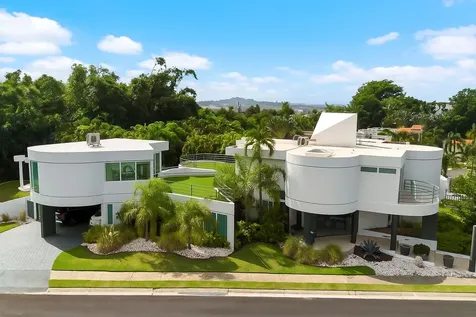 Calle Acropolis Urb. Monte Olimpo Guaynabo PR 00969