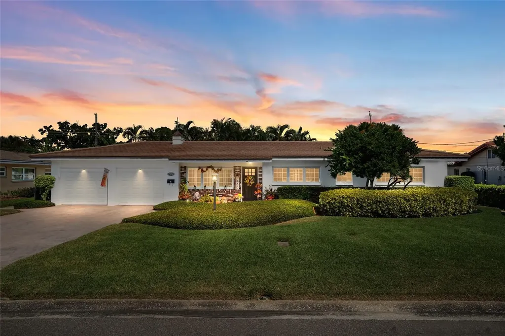 6649 10th Avenue N St Petersburg FL 33710