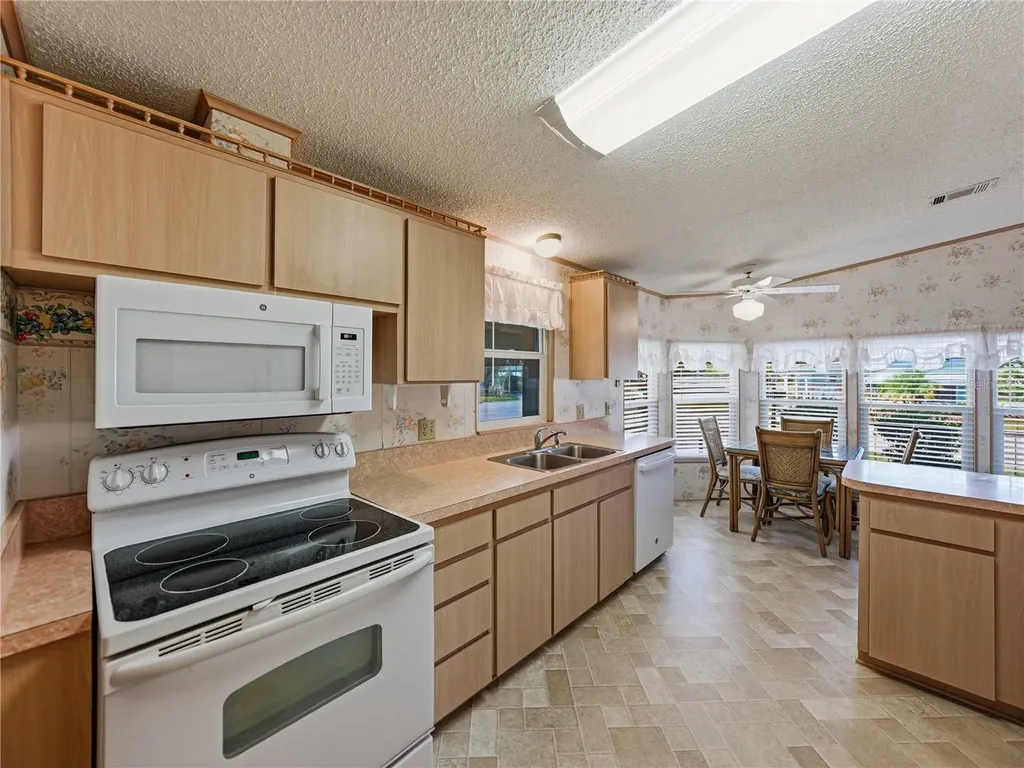 3822 Damian Drive Zephyrhills FL 33541