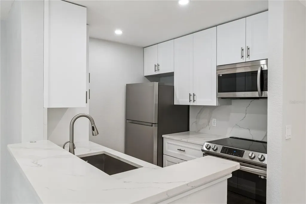5124 Conroy Road Orlando FL 32811