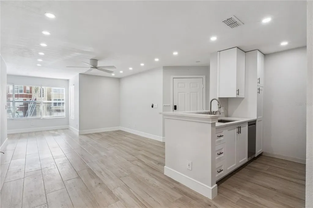 5124 Conroy Road Orlando FL 32811