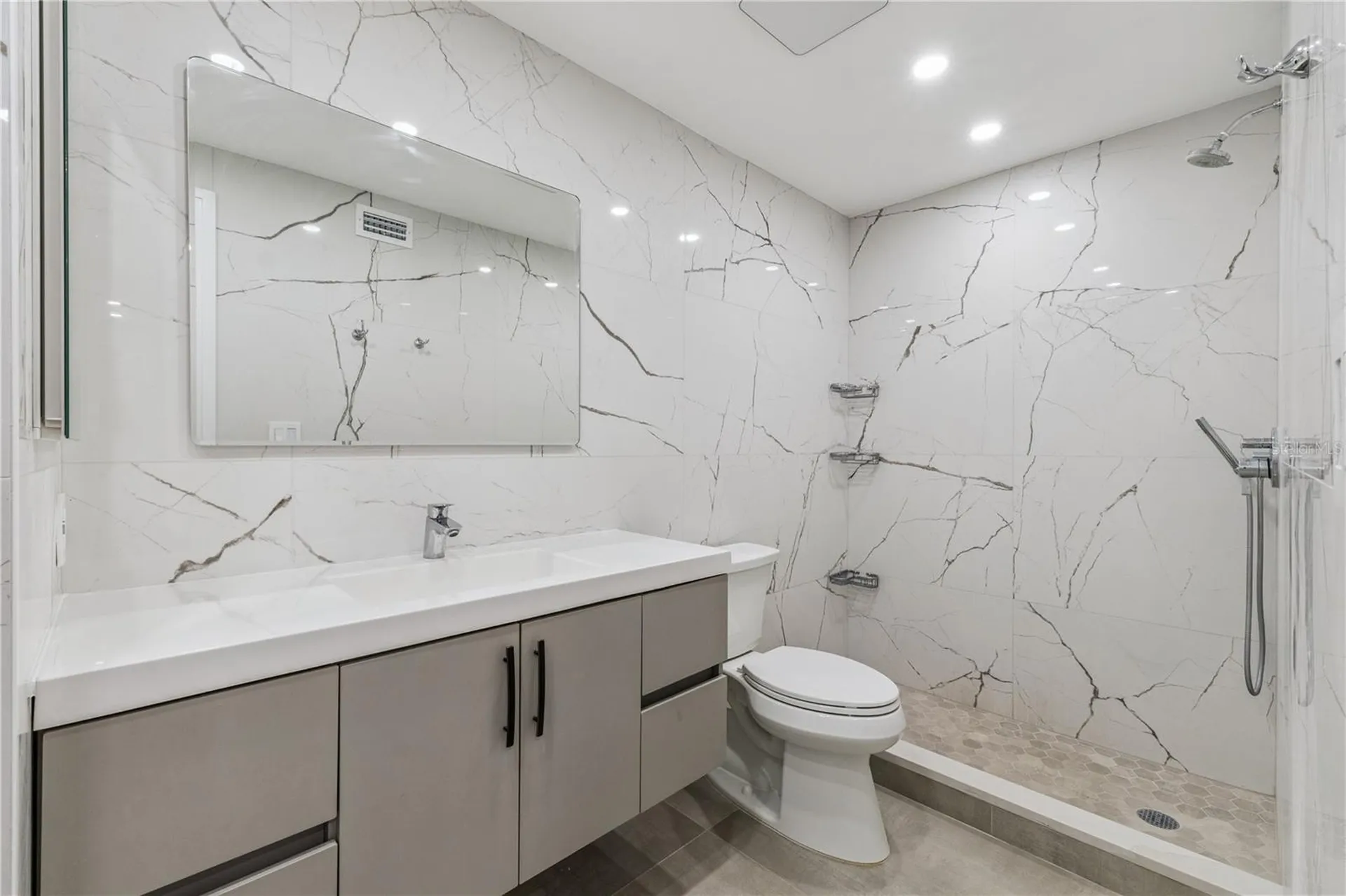 5124 Conroy Road Orlando FL 32811