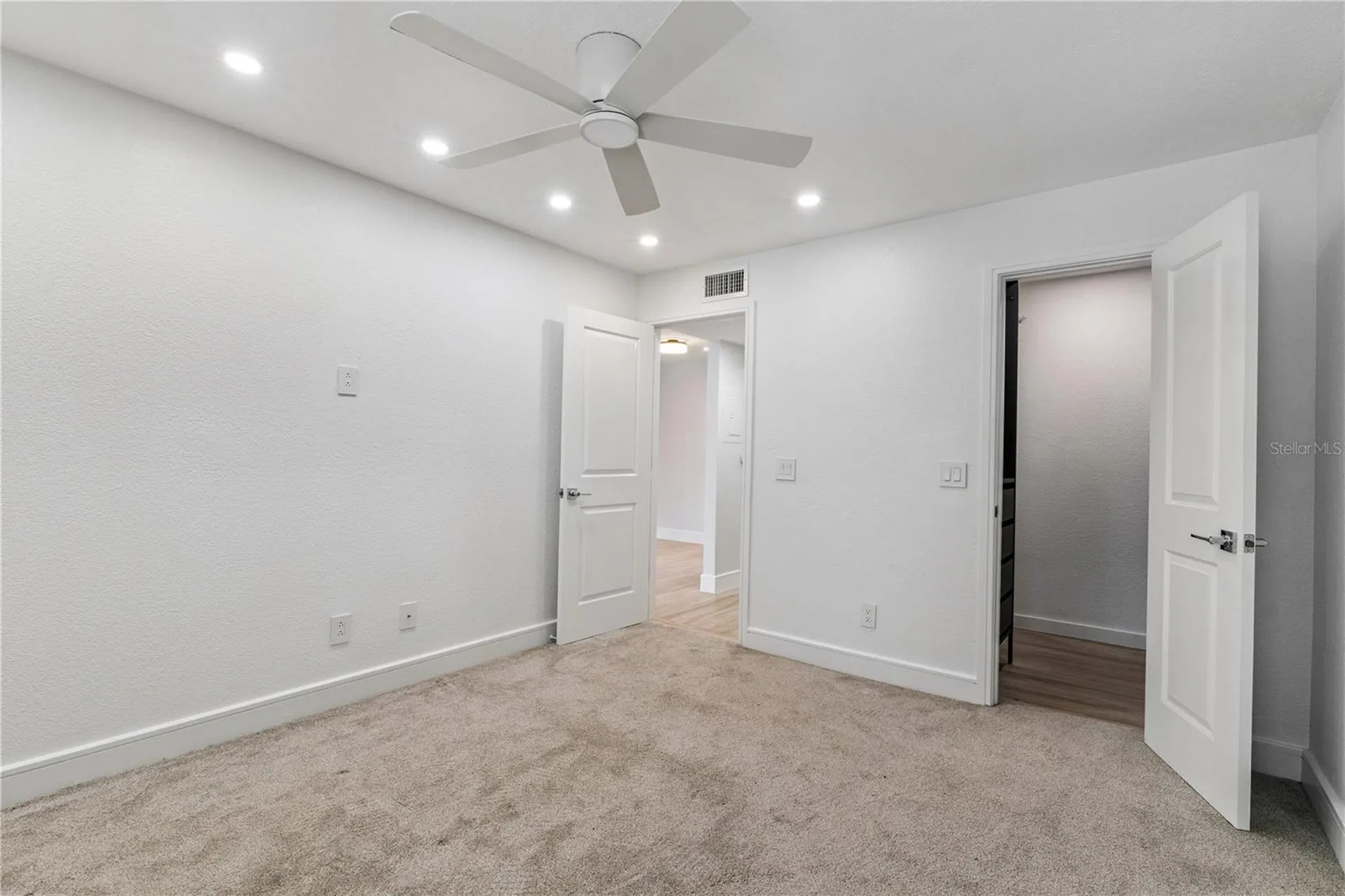 5124 Conroy Road Orlando FL 32811