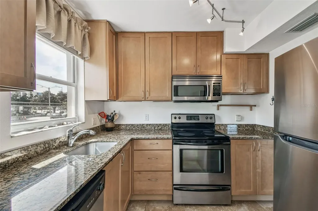 210 6th Avenue N St Petersburg FL 33701