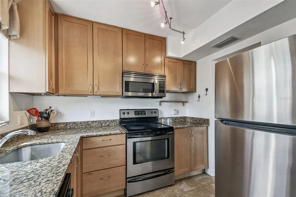 210 6th Avenue N St Petersburg FL 33701