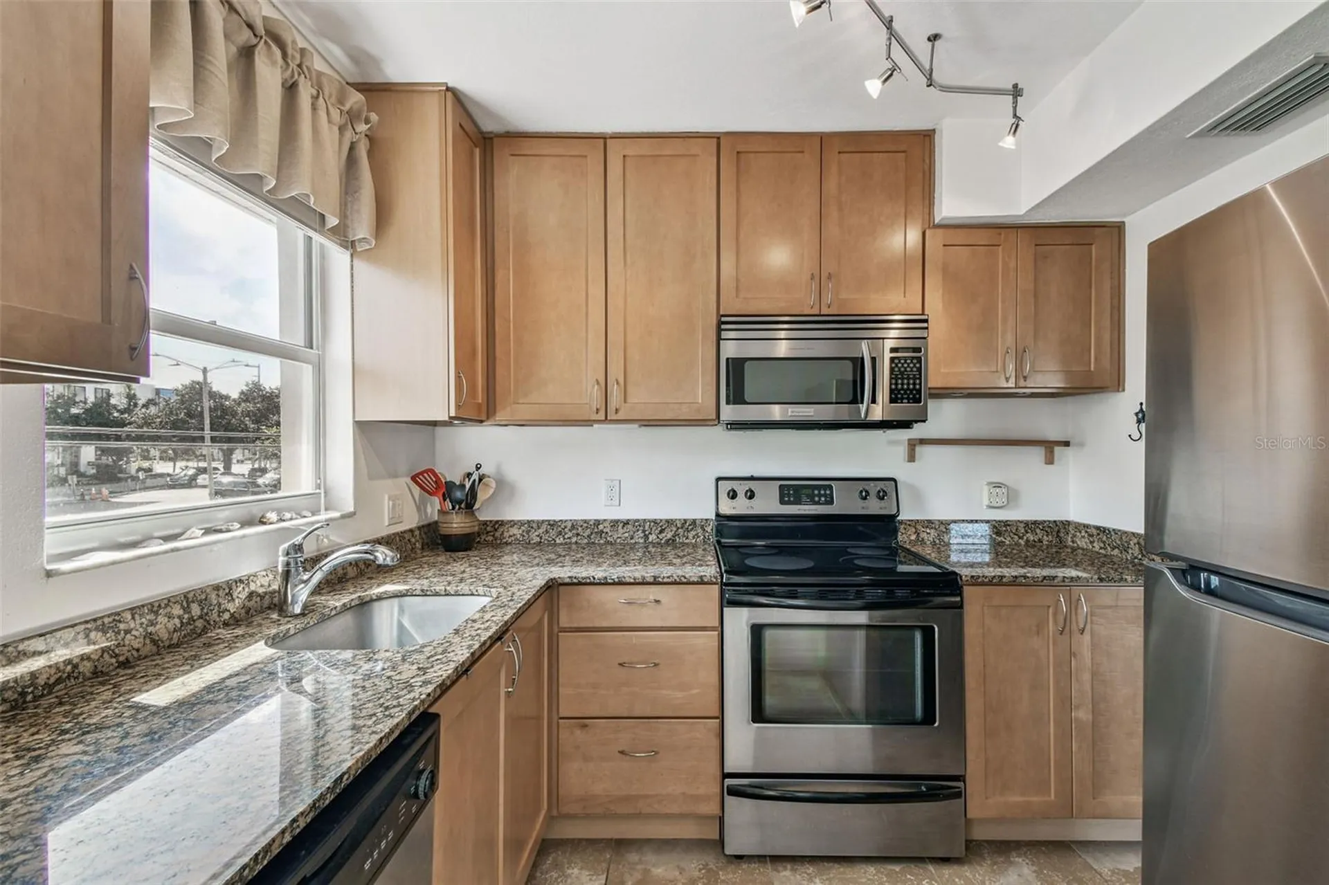 210 6th Avenue N St Petersburg FL 33701