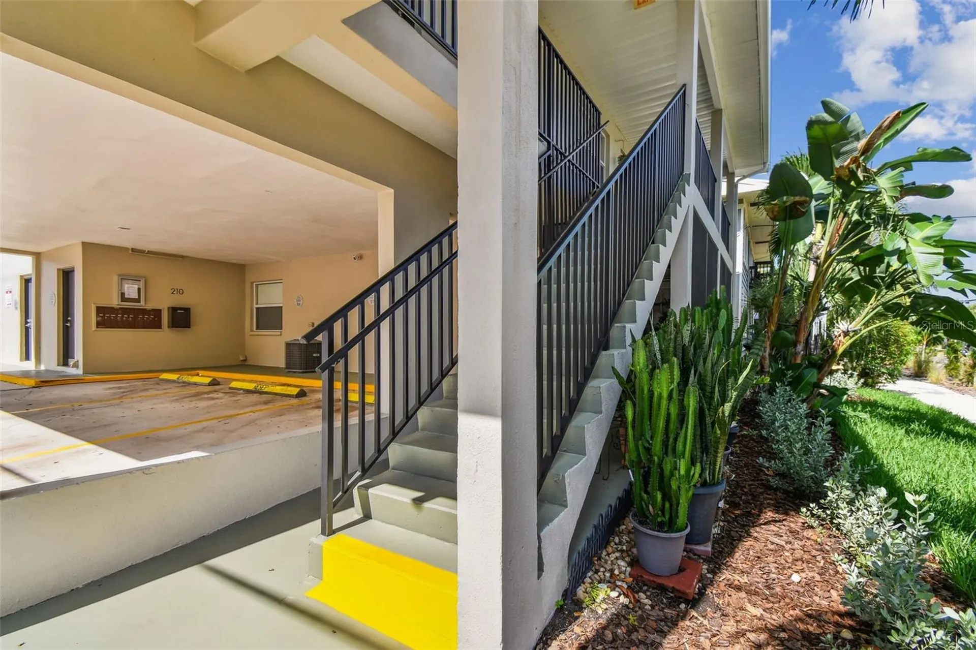 210 6th Avenue N St Petersburg FL 33701