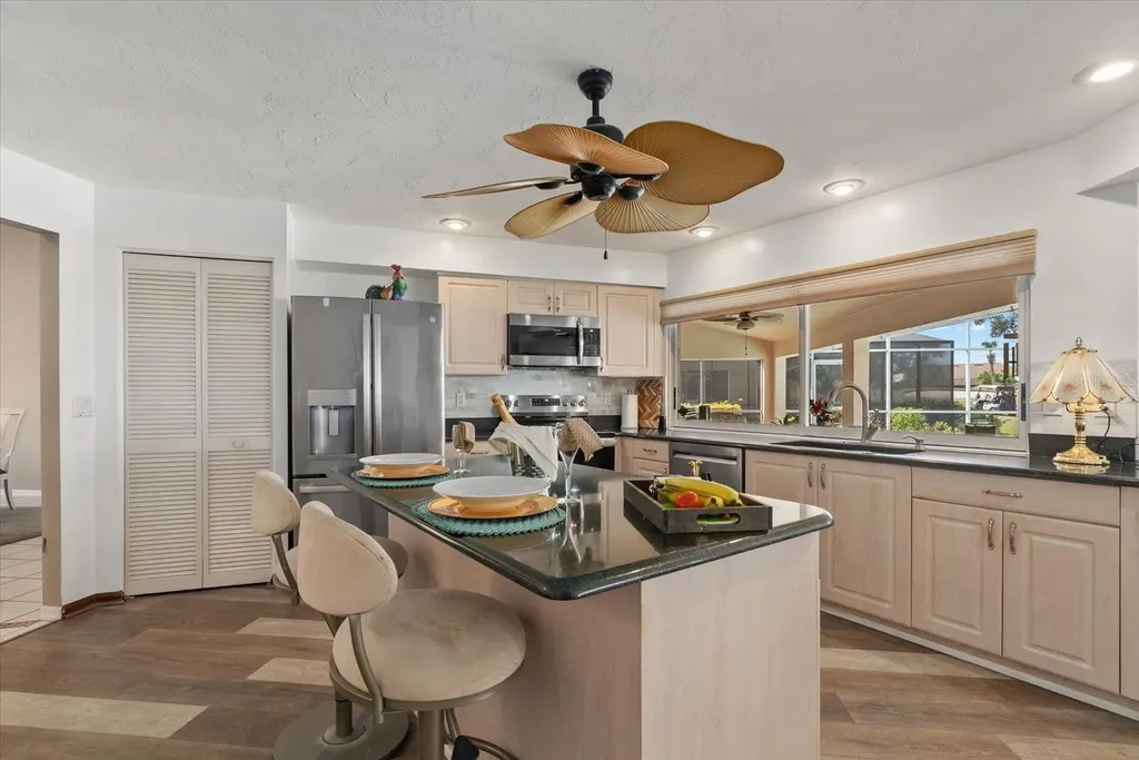 6423 Drewrys Bluff Bradenton FL 34203