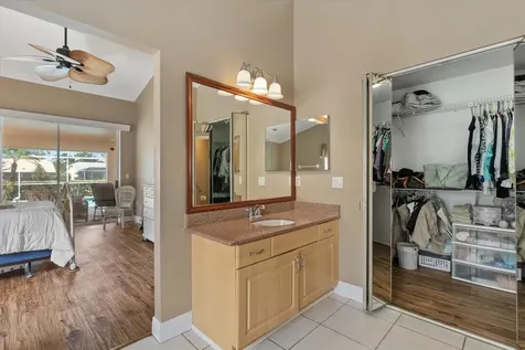6423 Drewrys Bluff Bradenton FL 34203