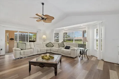 6423 Drewrys Bluff Bradenton FL 34203