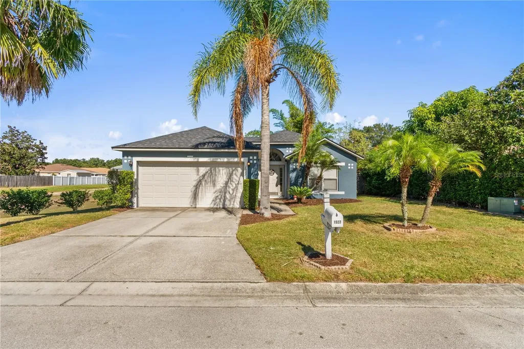 1527 Country Chase Street Lakeland FL 33810
