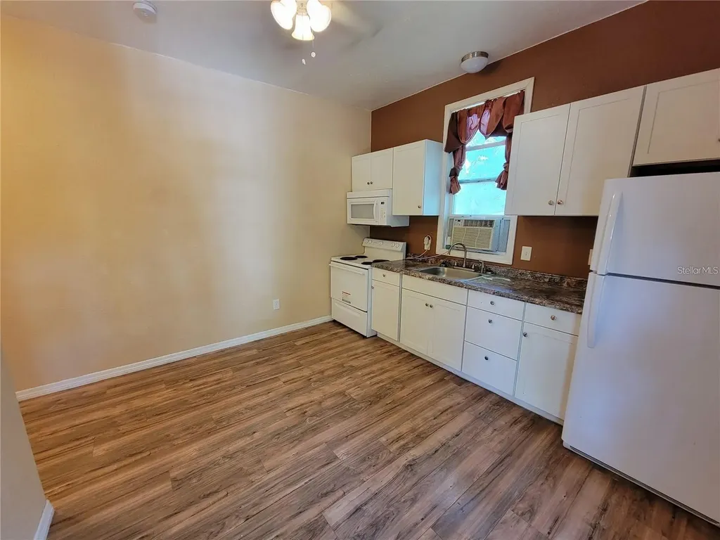 965 NE 2nd Street Ocala FL 34470