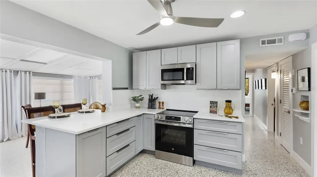 2713 Avenue C Holmes Beach FL 34217