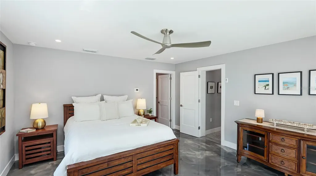 2713 Avenue C Holmes Beach FL 34217