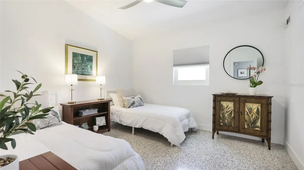 2713 Avenue C Holmes Beach FL 34217