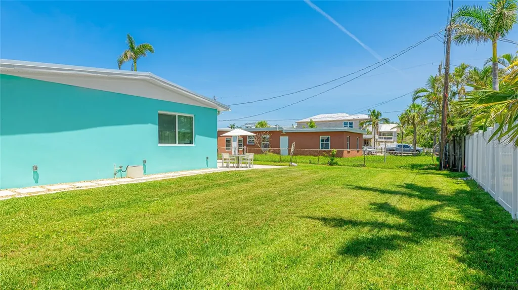 2713 Avenue C Holmes Beach FL 34217