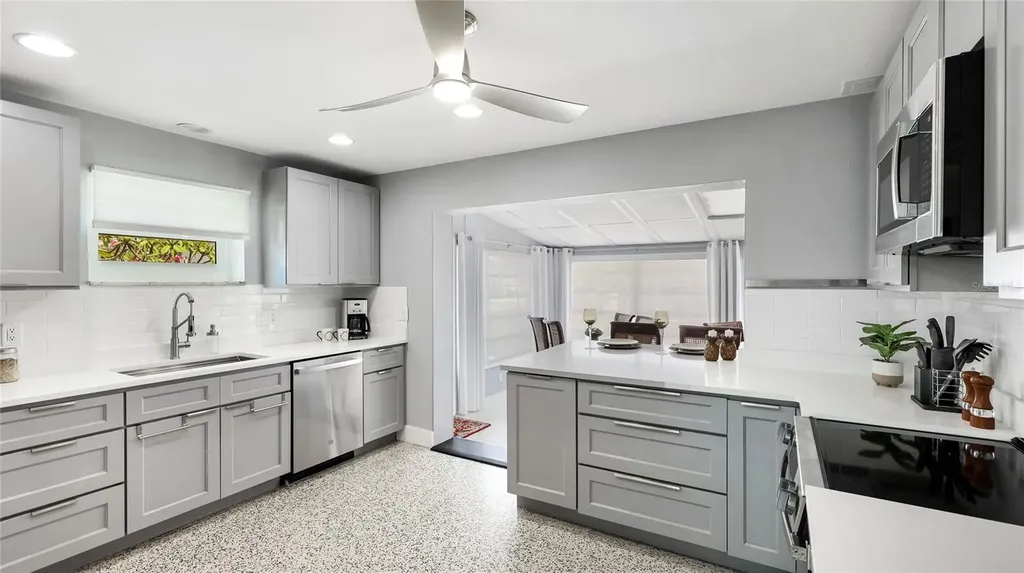 2713 Avenue C Holmes Beach FL 34217