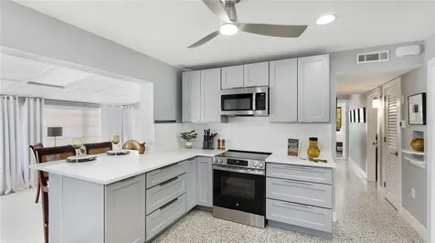 2713 Avenue C Holmes Beach FL 34217