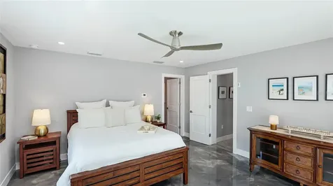 2713 Avenue C Holmes Beach FL 34217