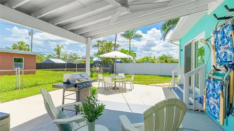 2713 Avenue C Holmes Beach FL 34217