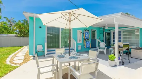 2713 Avenue C Holmes Beach FL 34217