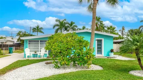 2713 Avenue C Holmes Beach FL 34217
