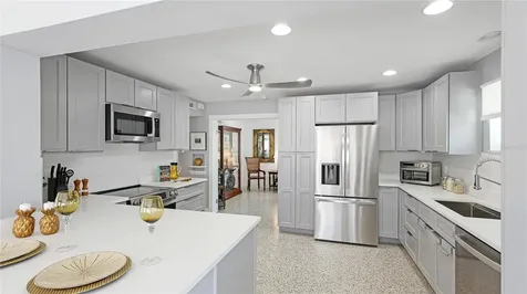 2713 Avenue C Holmes Beach FL 34217