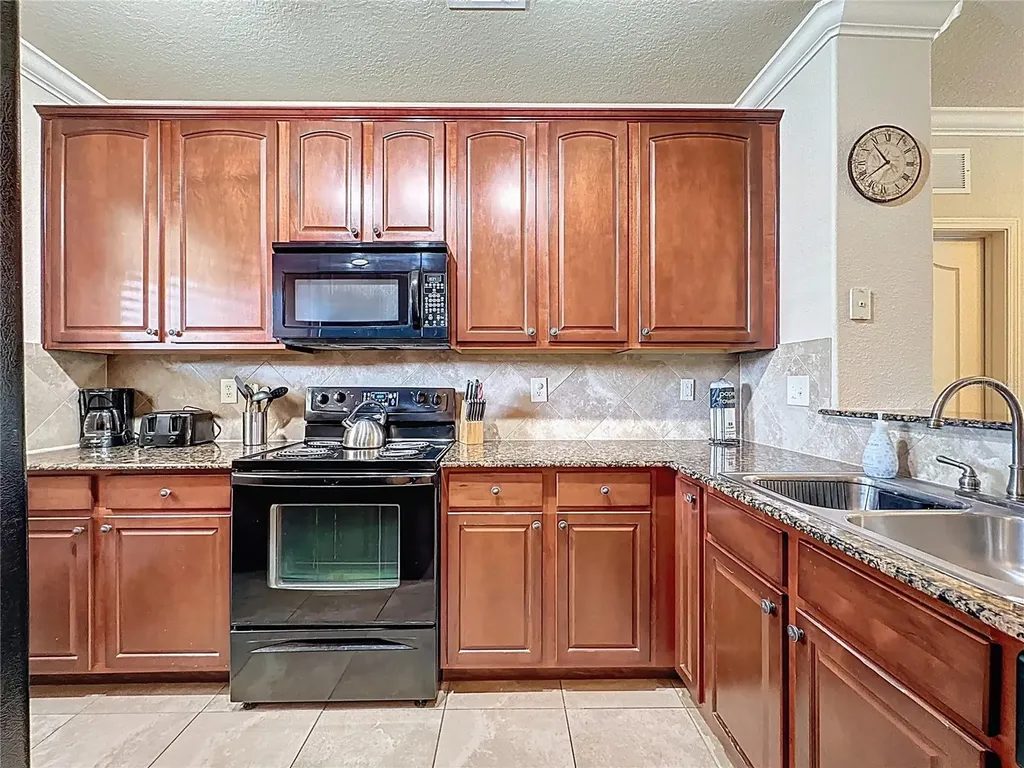 902 Charo Parkway Davenport FL 33897