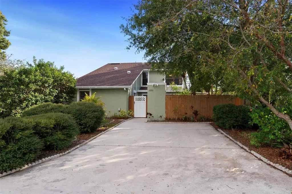 10703 Meadowglen Lane Tampa FL 33624