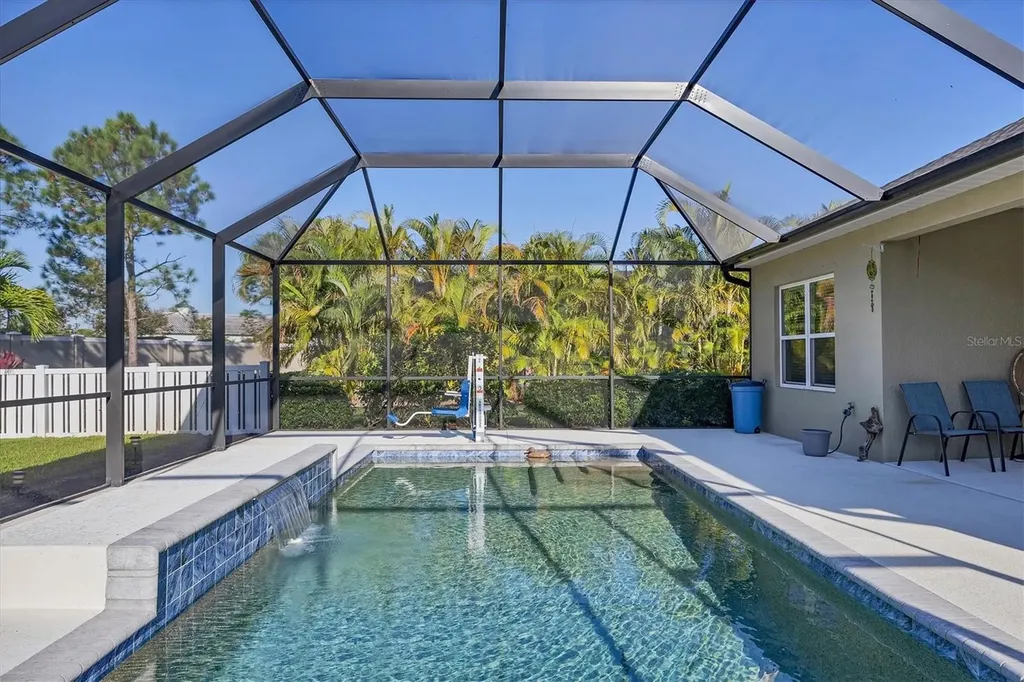 7040 White Willow Court Sarasota FL 34243