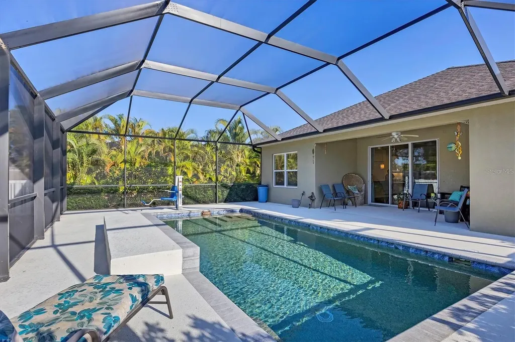 7040 White Willow Court Sarasota FL 34243