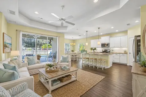 7040 White Willow Court Sarasota FL 34243