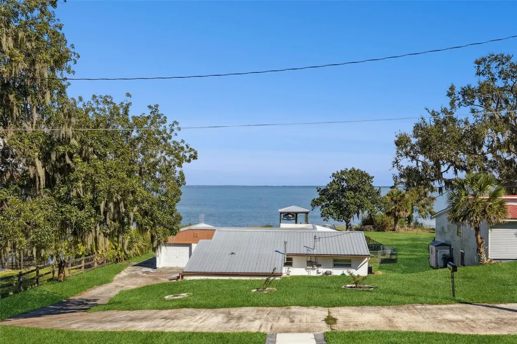17540 Third Street Montverde FL 34756