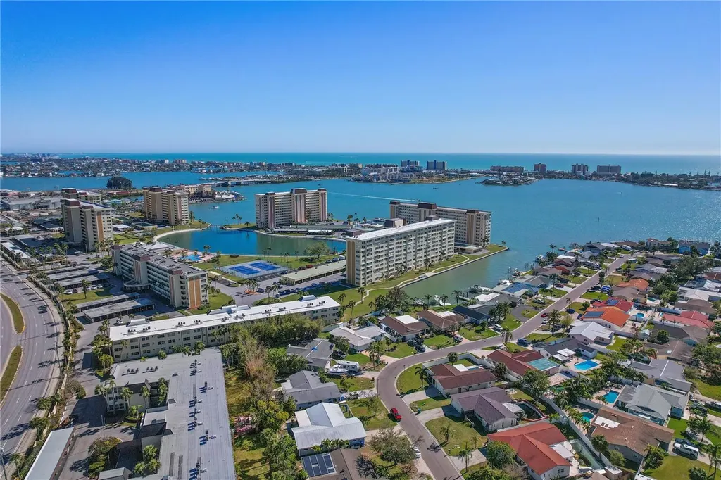 4650 Cove Circle St Petersburg FL 33708