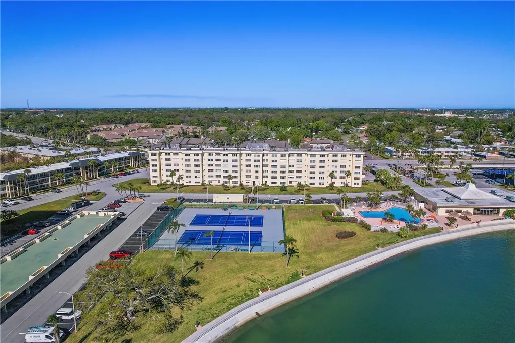 4650 Cove Circle St Petersburg FL 33708