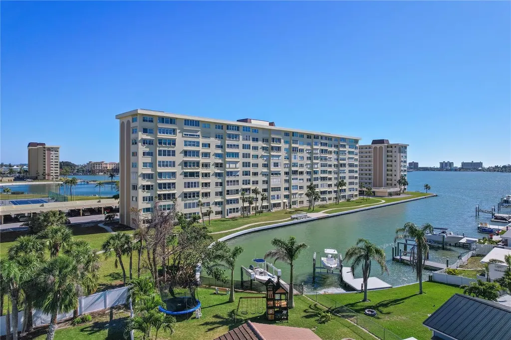 4650 Cove Circle St Petersburg FL 33708
