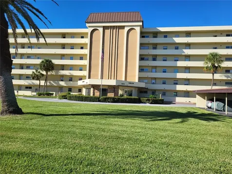 4650 Cove Circle St Petersburg FL 33708