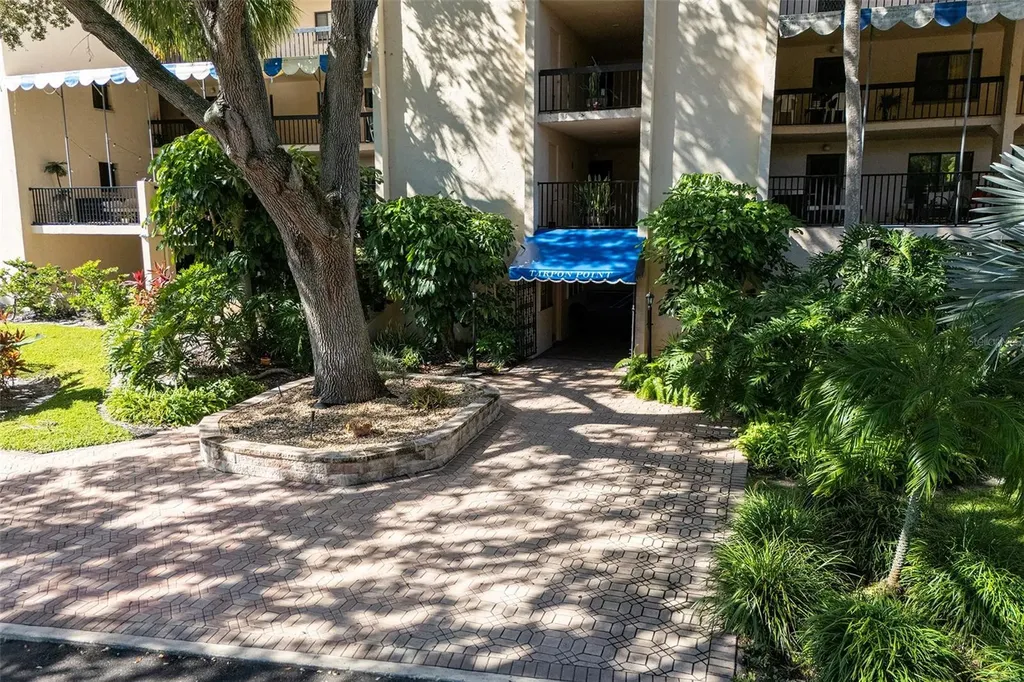 305 Tarpon Point Tarpon Springs FL 34689